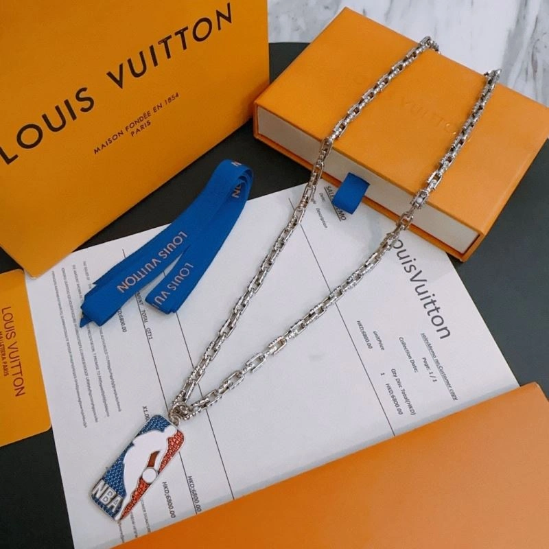 Packable Louis Vuitton Necklaces 250097