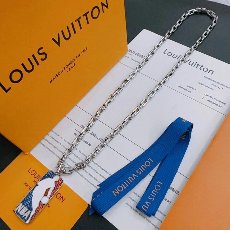 Packable Louis Vuitton Necklaces 250097