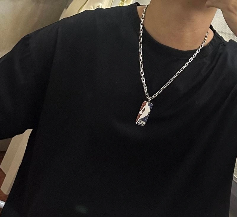 Packable Louis Vuitton Necklaces 250097