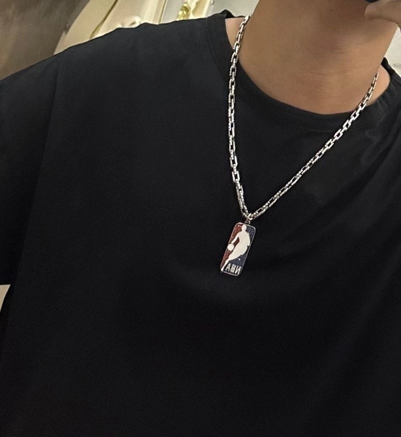 Packable Louis Vuitton Necklaces 250097