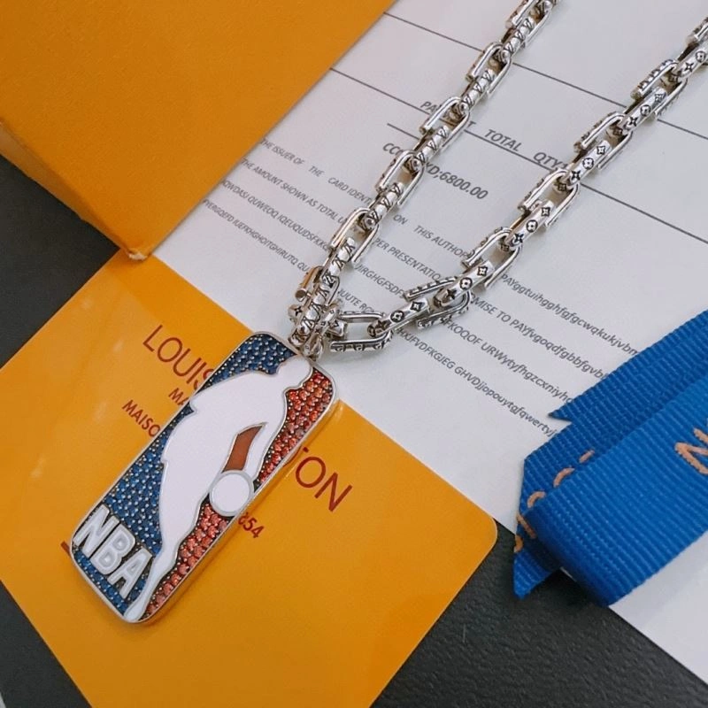 Packable Louis Vuitton Necklaces 250097