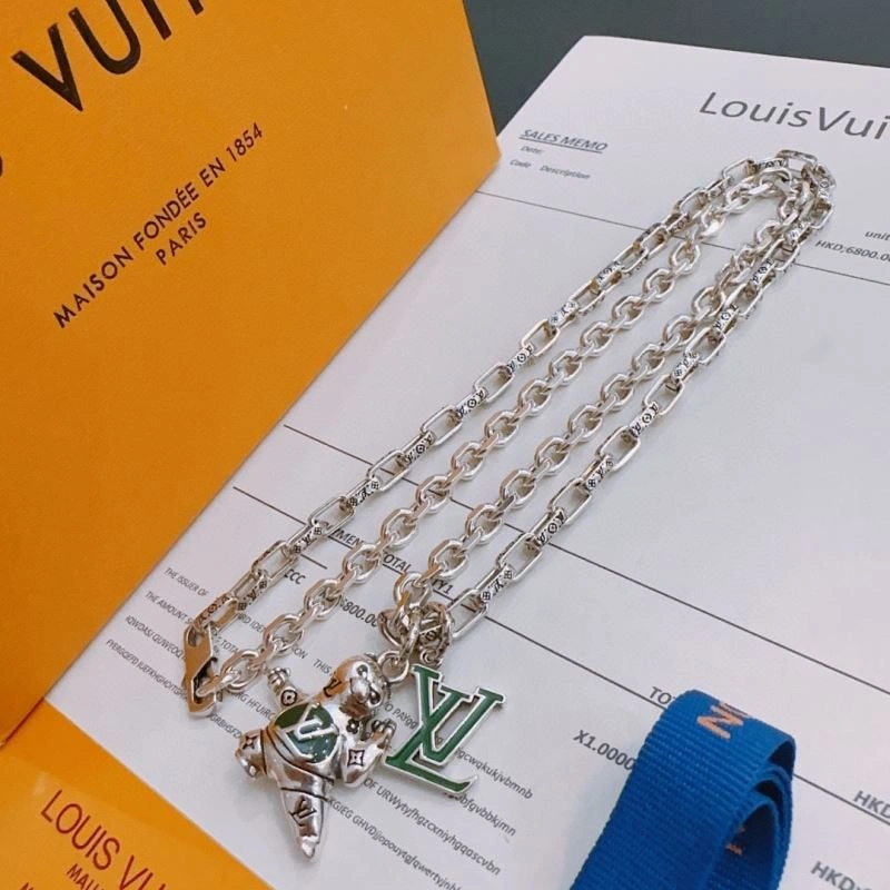 Louis Vuitton Necklaces EyeCatching 250078