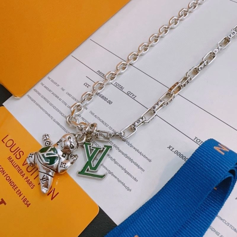 Louis Vuitton Necklaces EyeCatching 250078