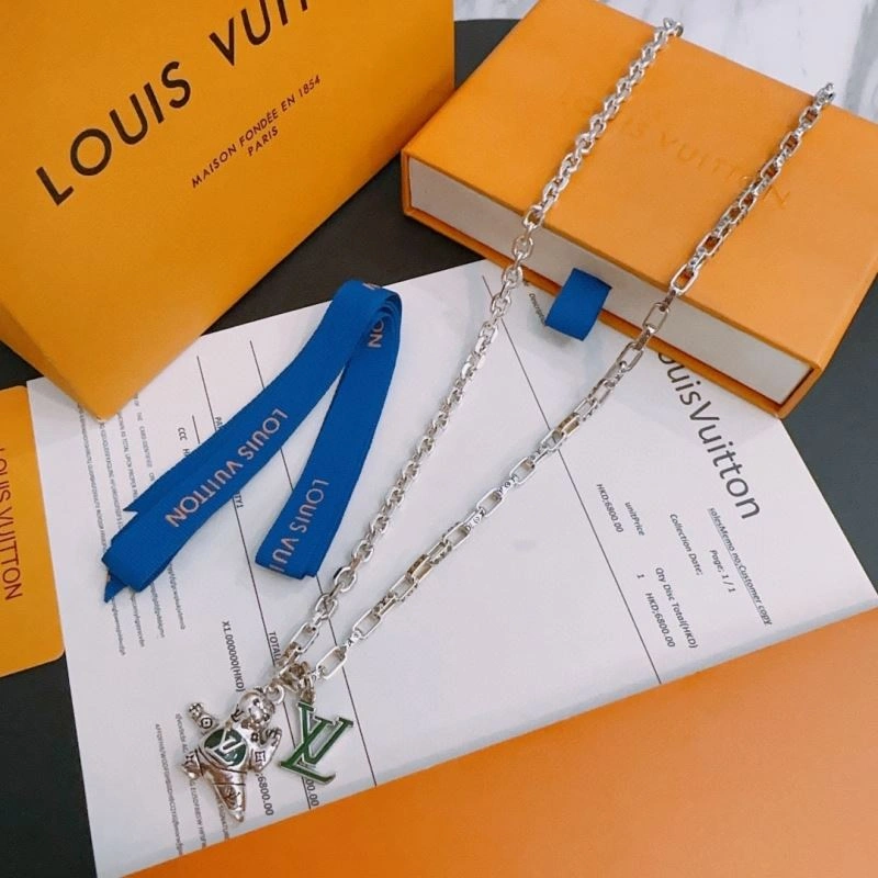 Louis Vuitton Necklaces EyeCatching 250078