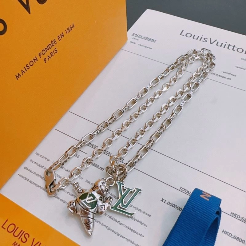 Louis Vuitton Necklaces EyeCatching 250078