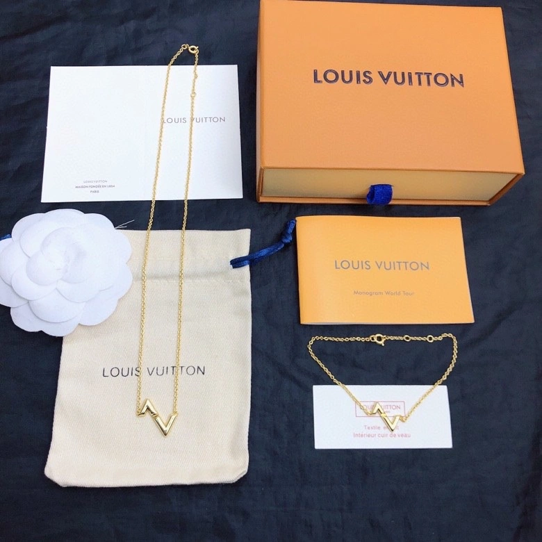 SoftTouch Louis Vuitton Necklaces 250075