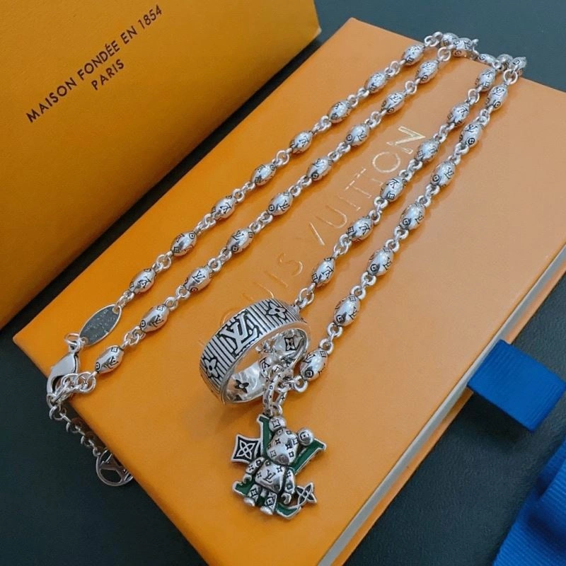 Refined Louis Vuitton Necklaces 250074
