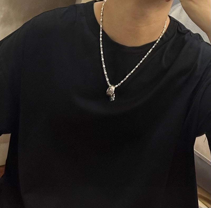 Refined Louis Vuitton Necklaces 250074