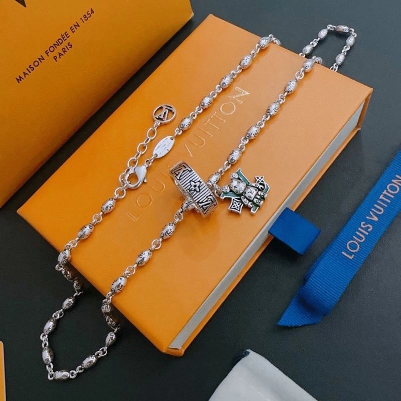 Refined Louis Vuitton Necklaces 250074
