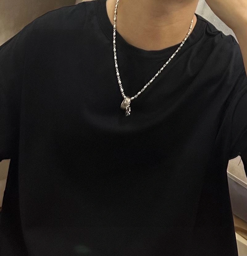 Refined Louis Vuitton Necklaces 250074