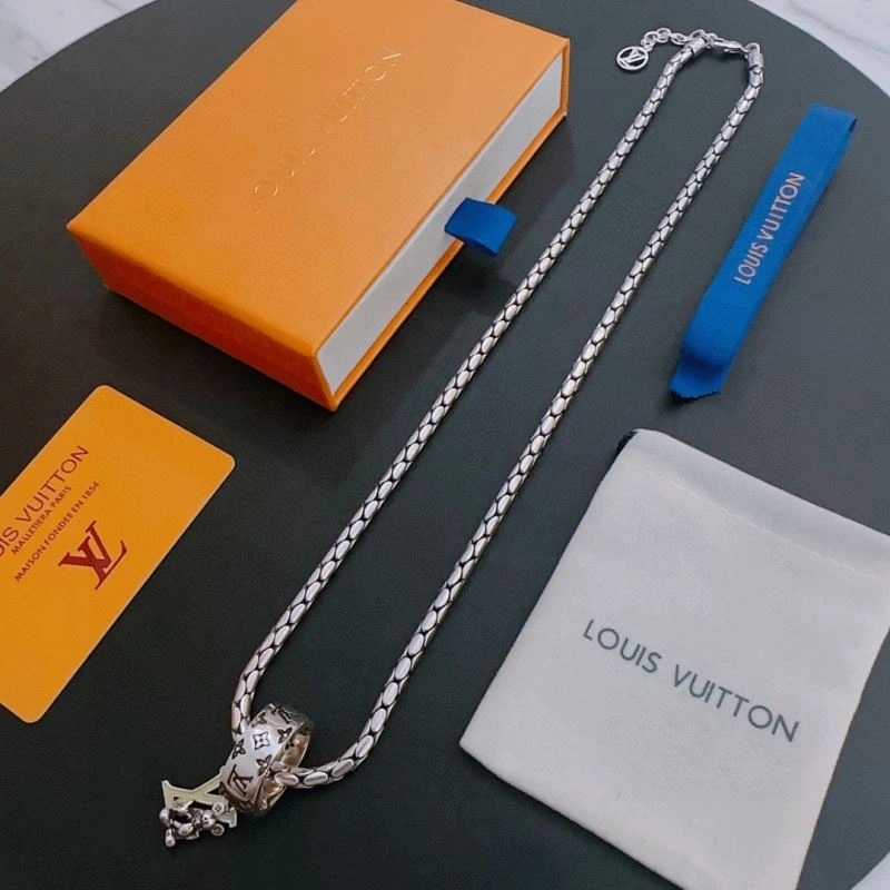 Flexible Louis Vuitton Necklaces 250073