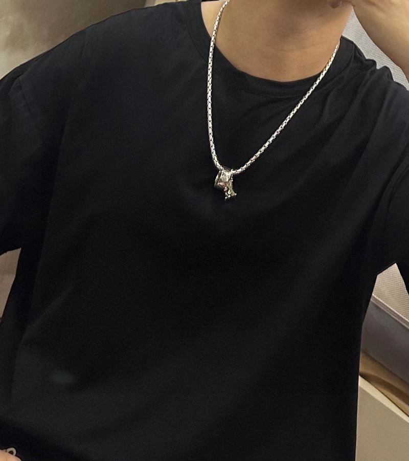 Flexible Louis Vuitton Necklaces 250073