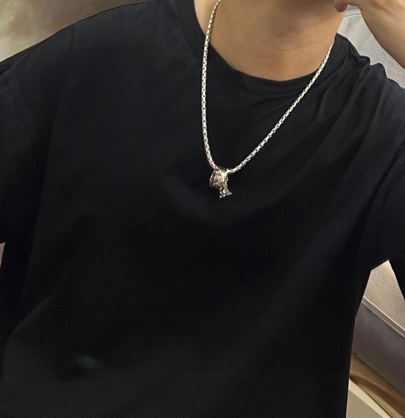 Flexible Louis Vuitton Necklaces 250073