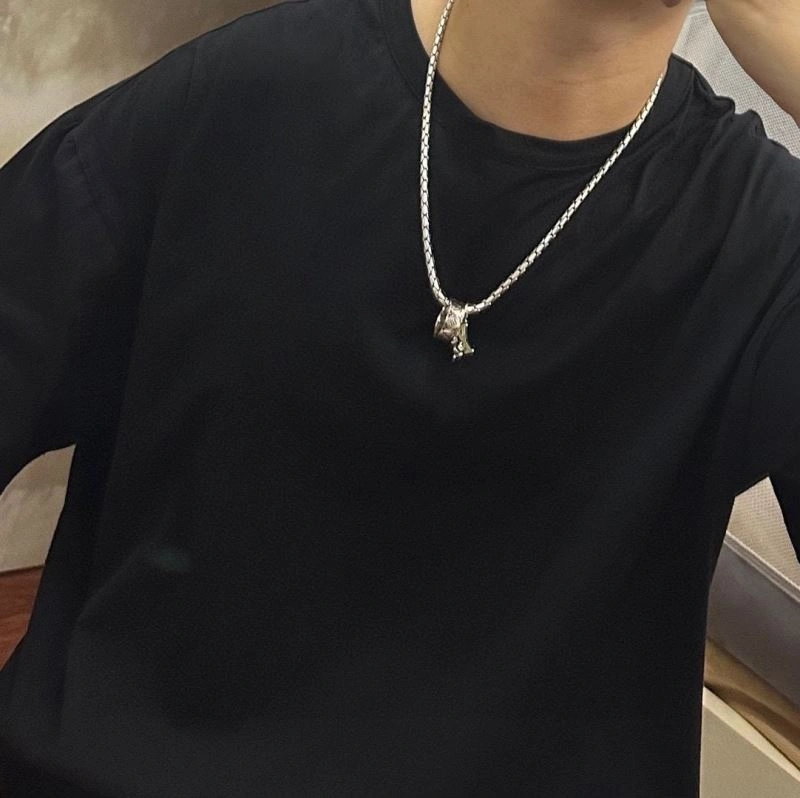 Flexible Louis Vuitton Necklaces 250073