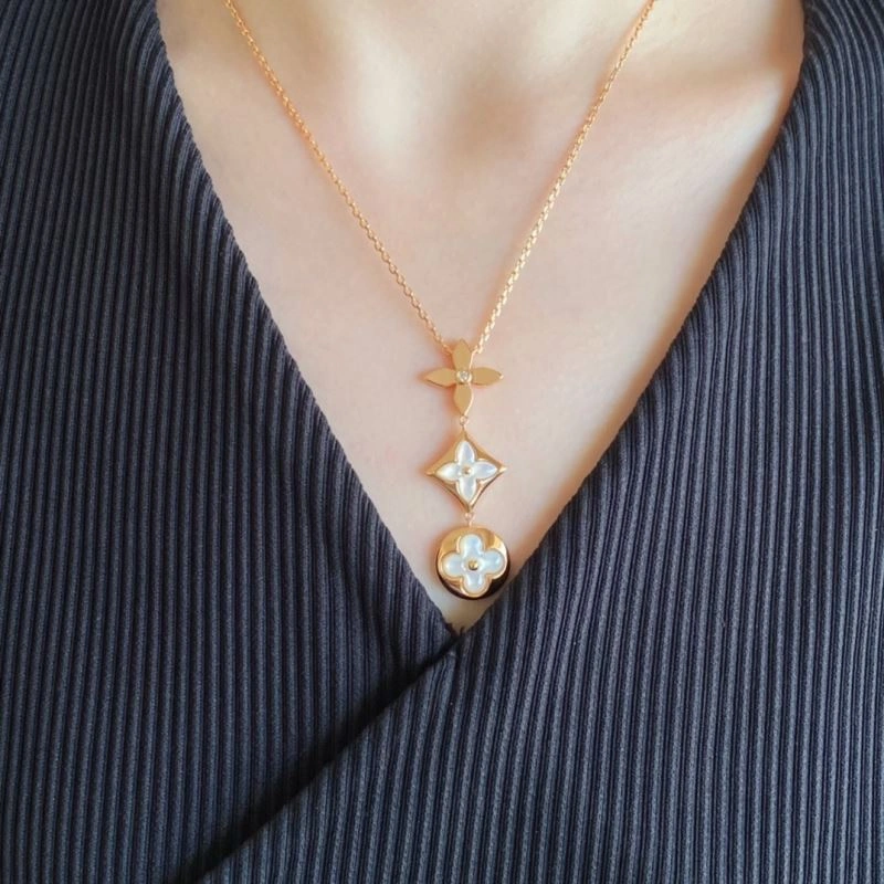 Unisex Louis Vuitton Necklaces 250060