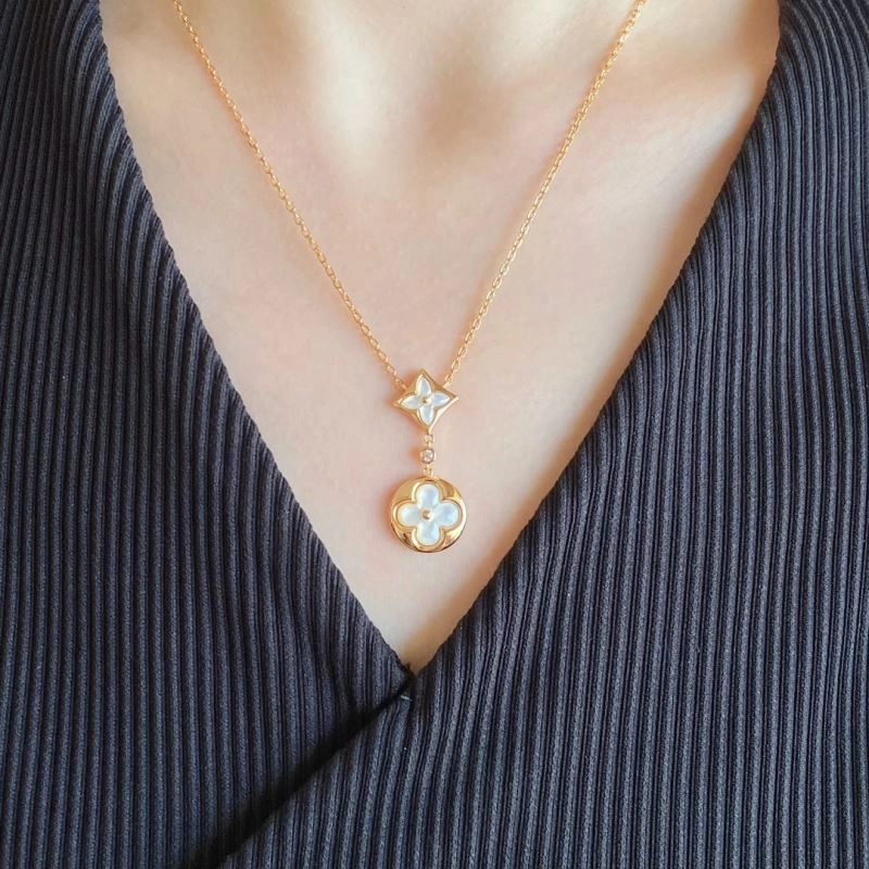 Snug Louis Vuitton Necklaces 250070