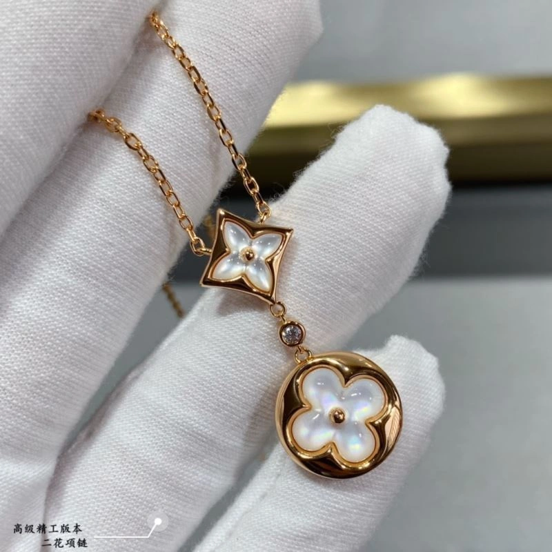 Snug Louis Vuitton Necklaces 250070