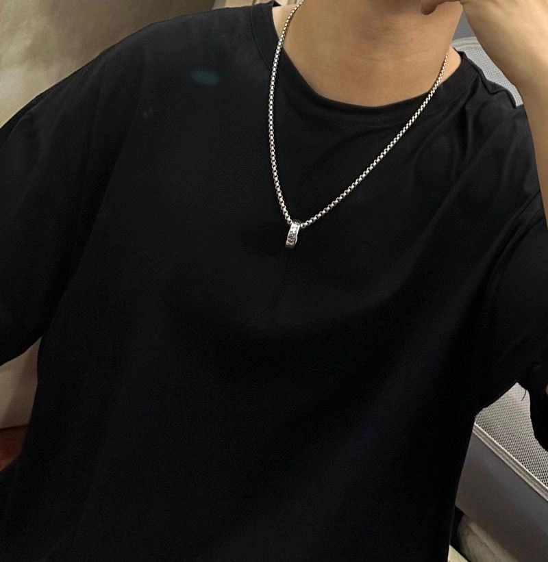 Stylish Louis Vuitton Necklaces 250062