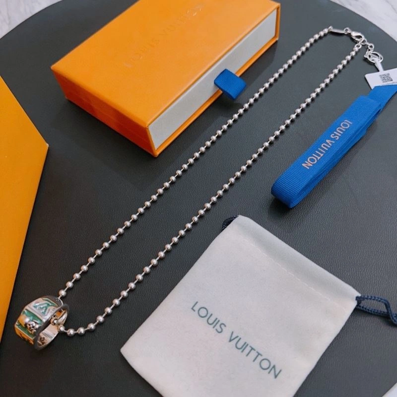 OnTrend Louis Vuitton Necklaces 250054