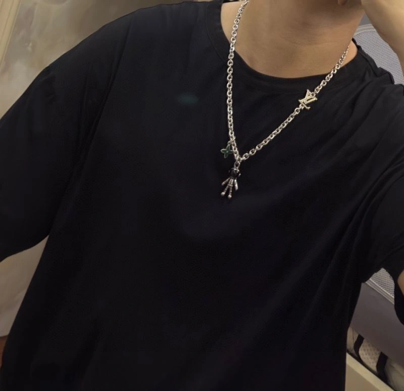 Breathable Louis Vuitton Necklaces 250049