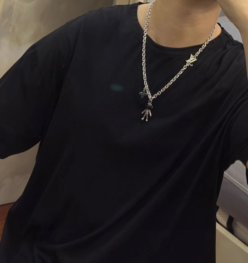 Breathable Louis Vuitton Necklaces 250049