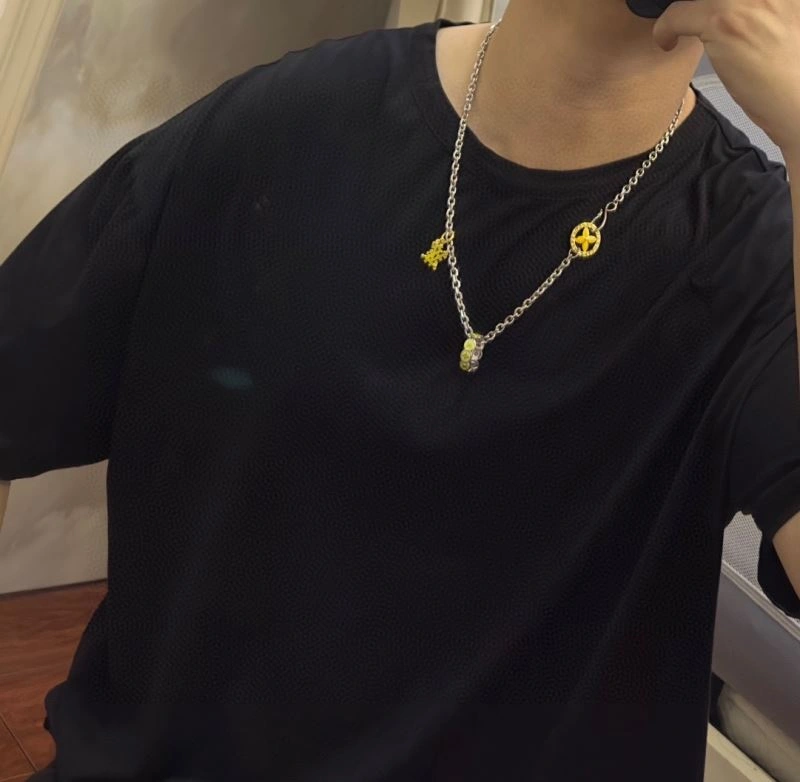 Vibrant Louis Vuitton Necklaces 250056