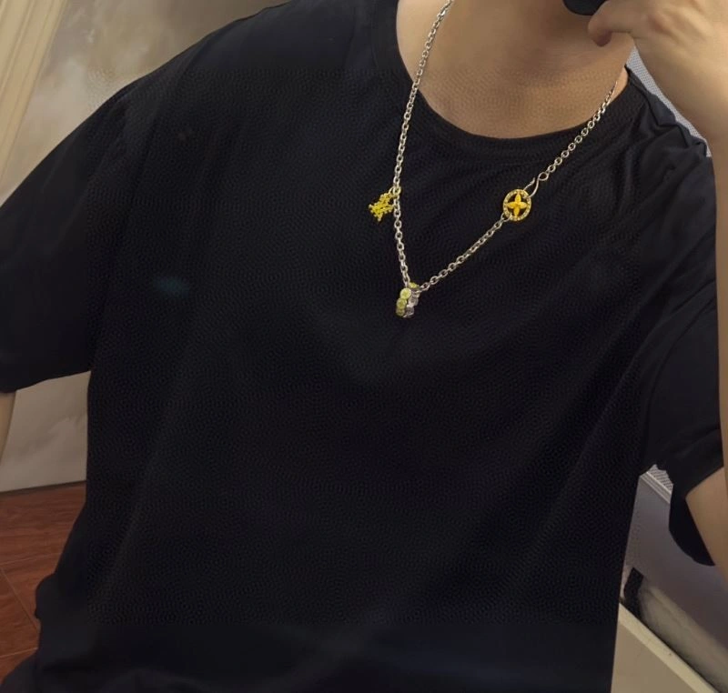Vibrant Louis Vuitton Necklaces 250056