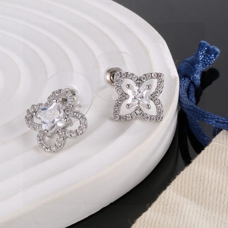 Louis Vuitton Necklaces Trendsetting 250057
