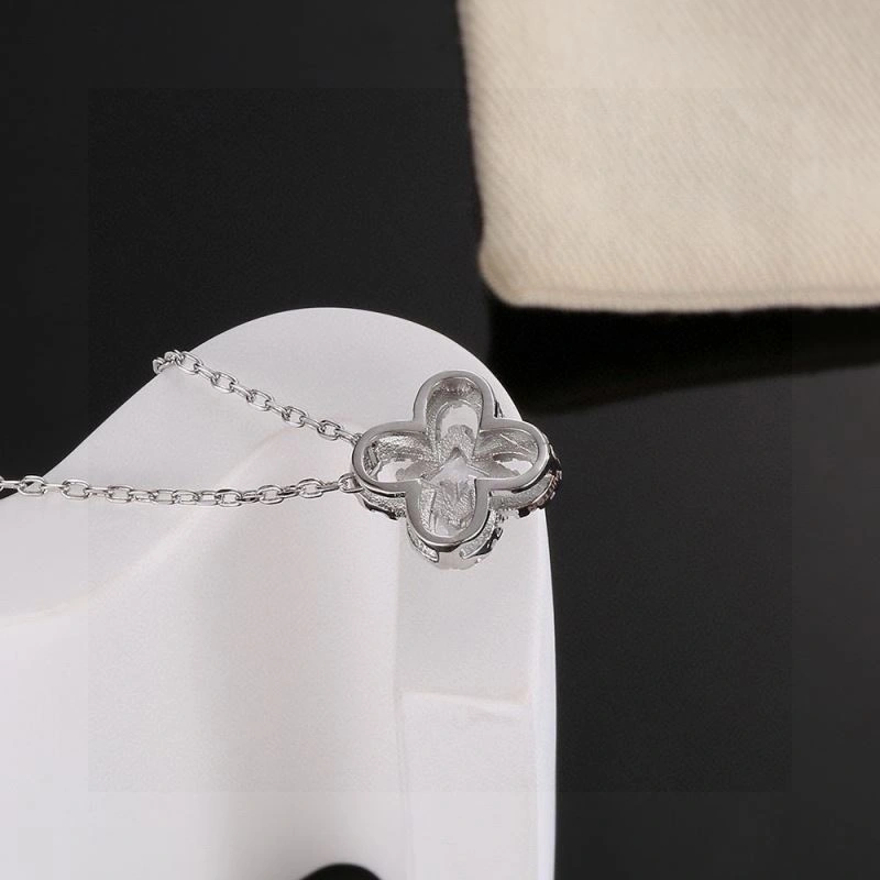 Louis Vuitton Necklaces Trendsetting 250057