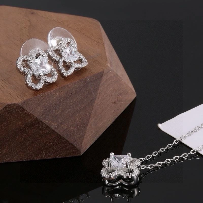 Louis Vuitton Necklaces Trendsetting 250057