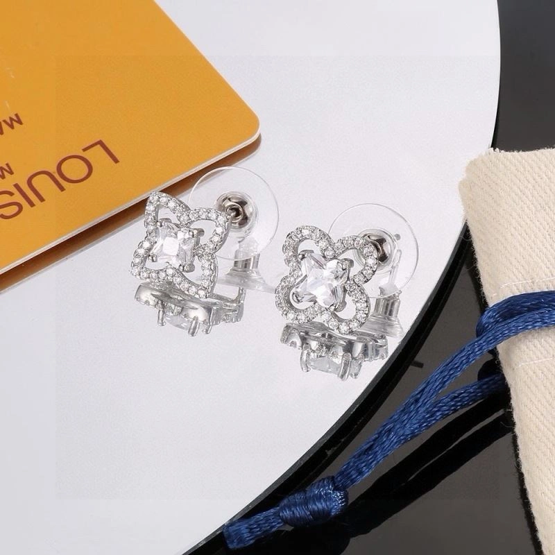 Louis Vuitton Necklaces Trendsetting 250057