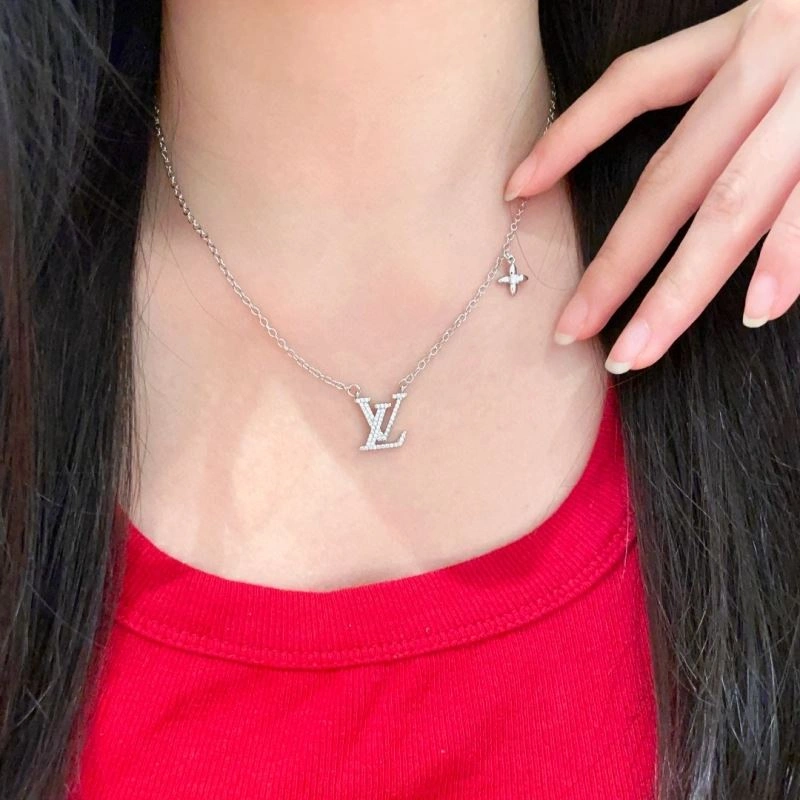 HighQuality Louis Vuitton Necklaces 250055