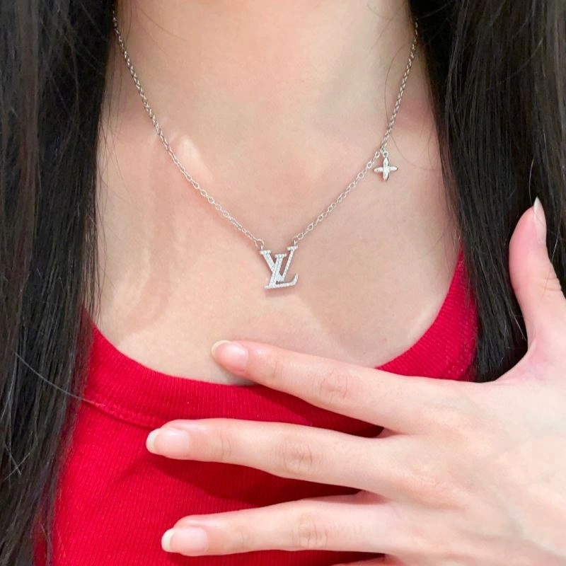 HighQuality Louis Vuitton Necklaces 250055