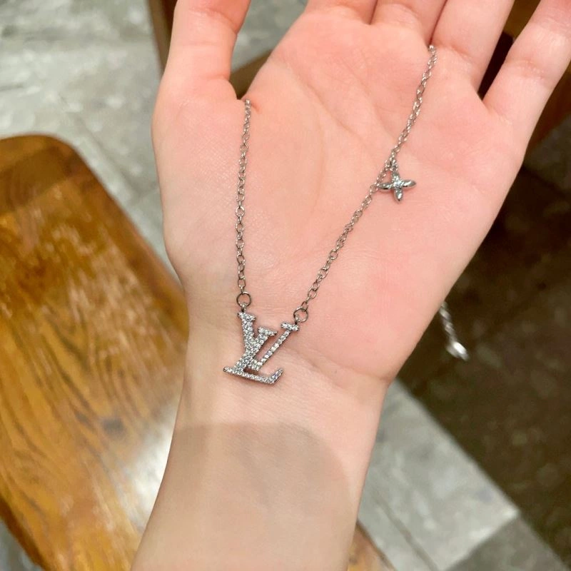 HighQuality Louis Vuitton Necklaces 250055