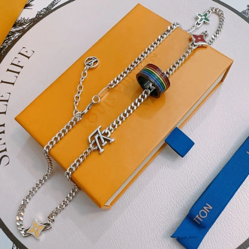 FashionForward Louis Vuitton Necklaces 250039