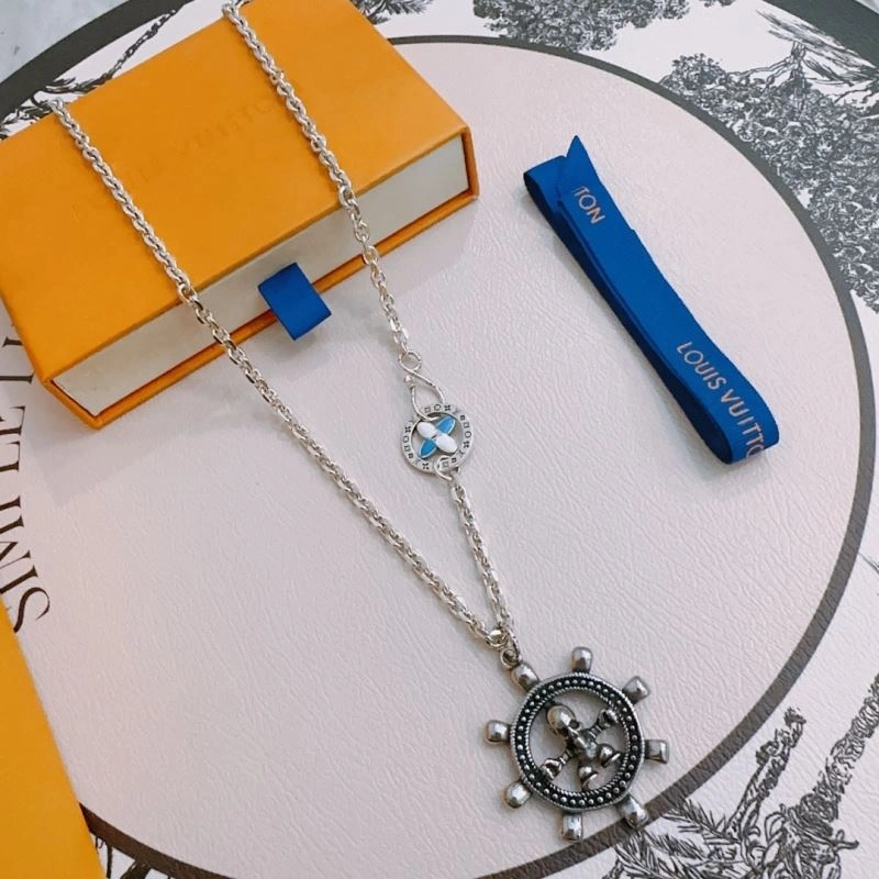 Functional Louis Vuitton Necklaces 250042