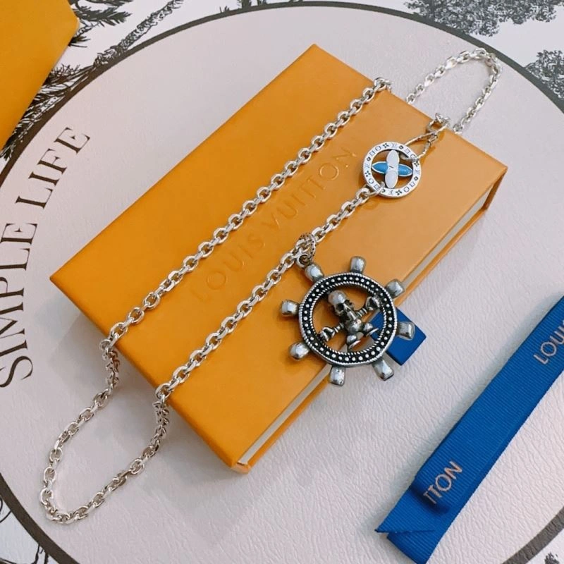 Functional Louis Vuitton Necklaces 250042