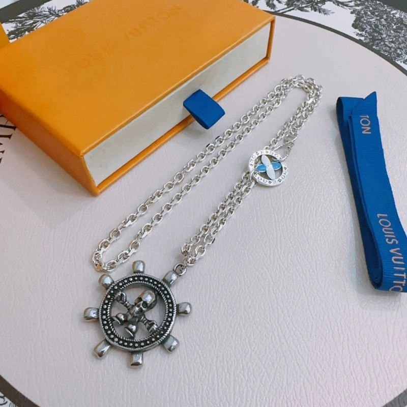 Functional Louis Vuitton Necklaces 250042