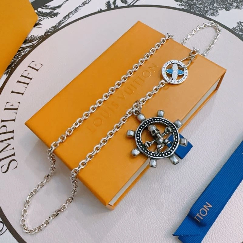 Functional Louis Vuitton Necklaces 250042