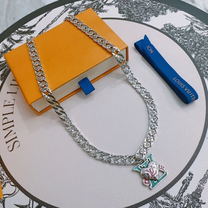 SmoothTexture Louis Vuitton Necklaces 250038