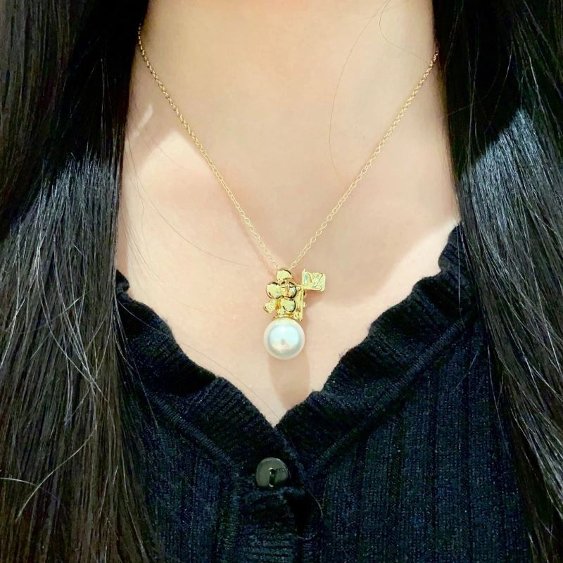TechFriendly Louis Vuitton Necklaces 250047