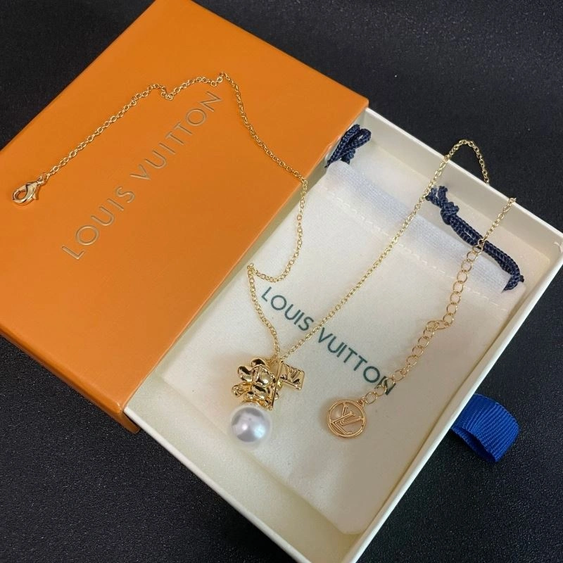 TechFriendly Louis Vuitton Necklaces 250047