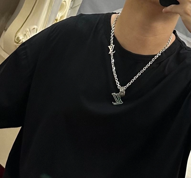 Louis Vuitton Necklaces Packable 250044