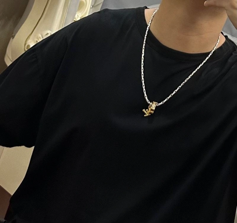 Breathable Louis Vuitton Necklaces 250045