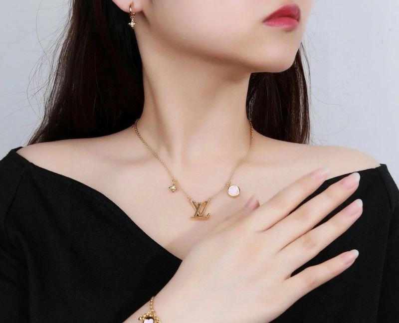 QuickDry Louis Vuitton Necklaces 250043