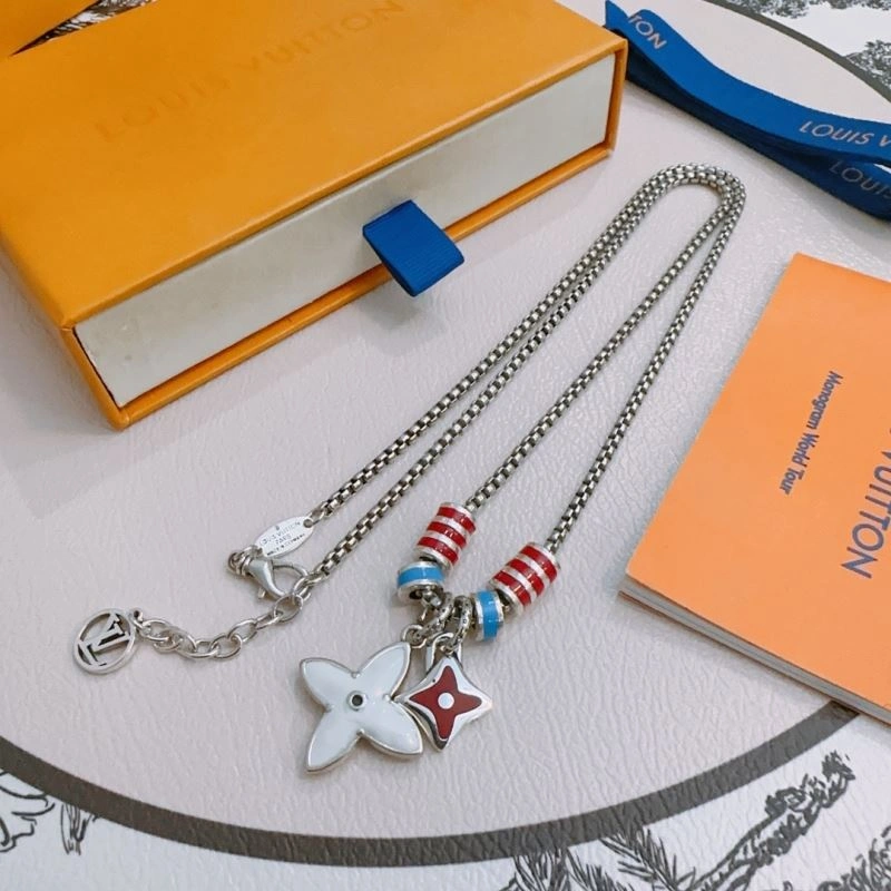 Compact Louis Vuitton Necklaces 250034