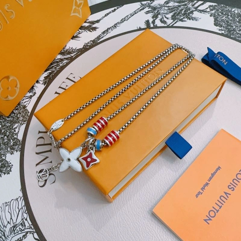 Compact Louis Vuitton Necklaces 250034
