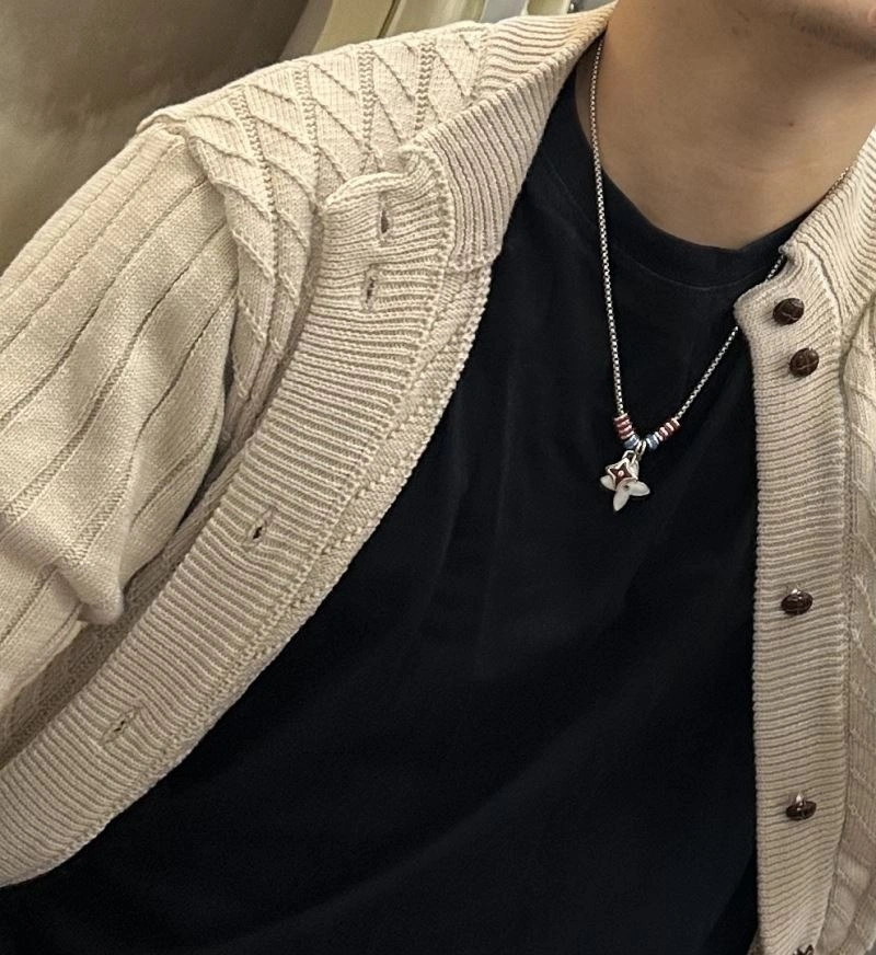 Compact Louis Vuitton Necklaces 250034