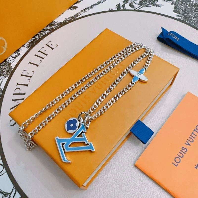 SmoothTexture Louis Vuitton Necklaces 250032