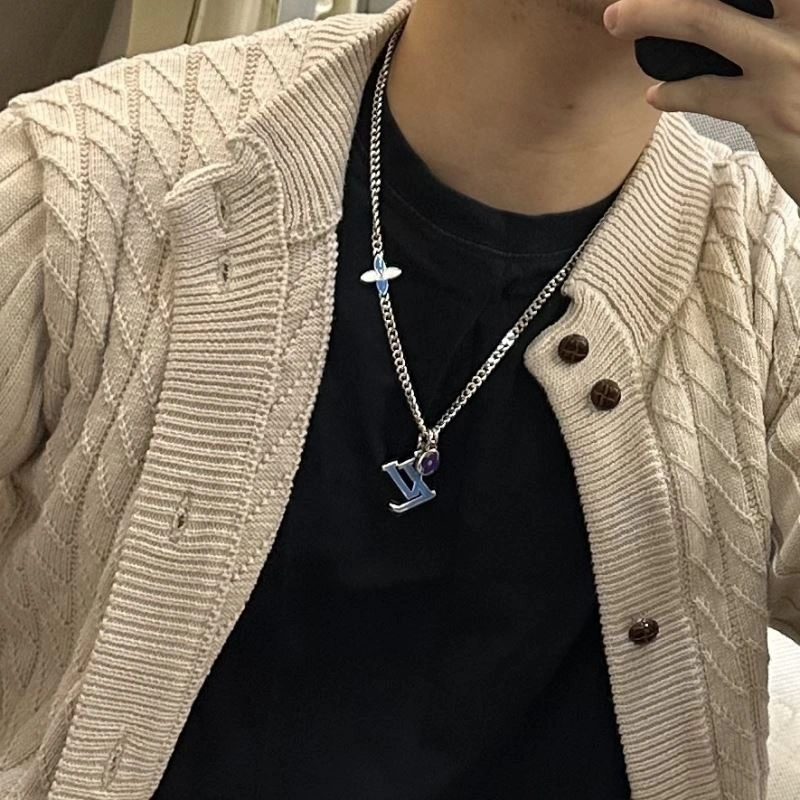 SmoothTexture Louis Vuitton Necklaces 250032